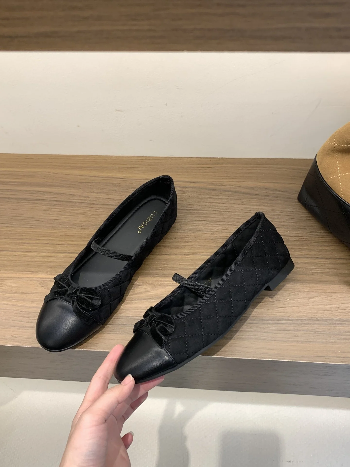 Damen Elegante Mary Jane Ballerinas mit modischem Riemchen und komfortablem Fußbett Heidi Mode - Image 8