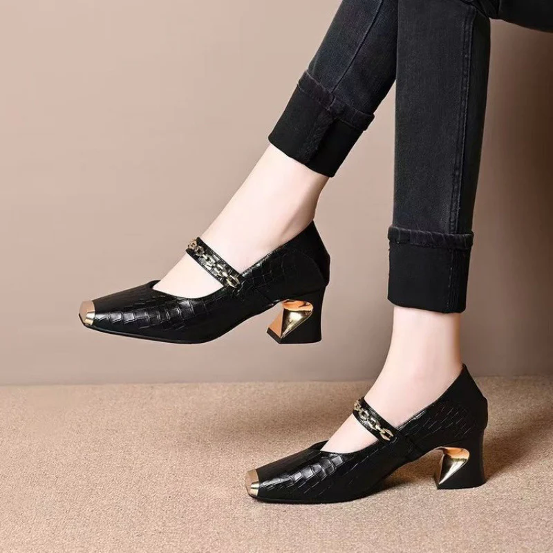 Damen Elegante Mary Jane Pumps mit trendigem Metallakzent Heidi Mode - Image 2