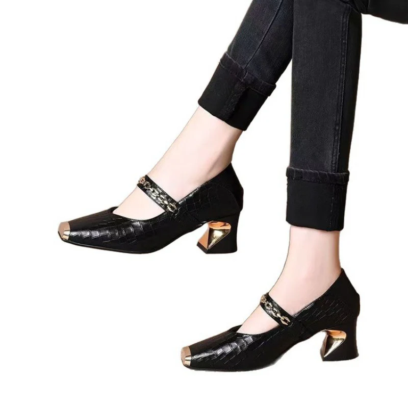 Damen Elegante Mary Jane Pumps mit trendigem Metallakzent Heidi Mode - Image 5