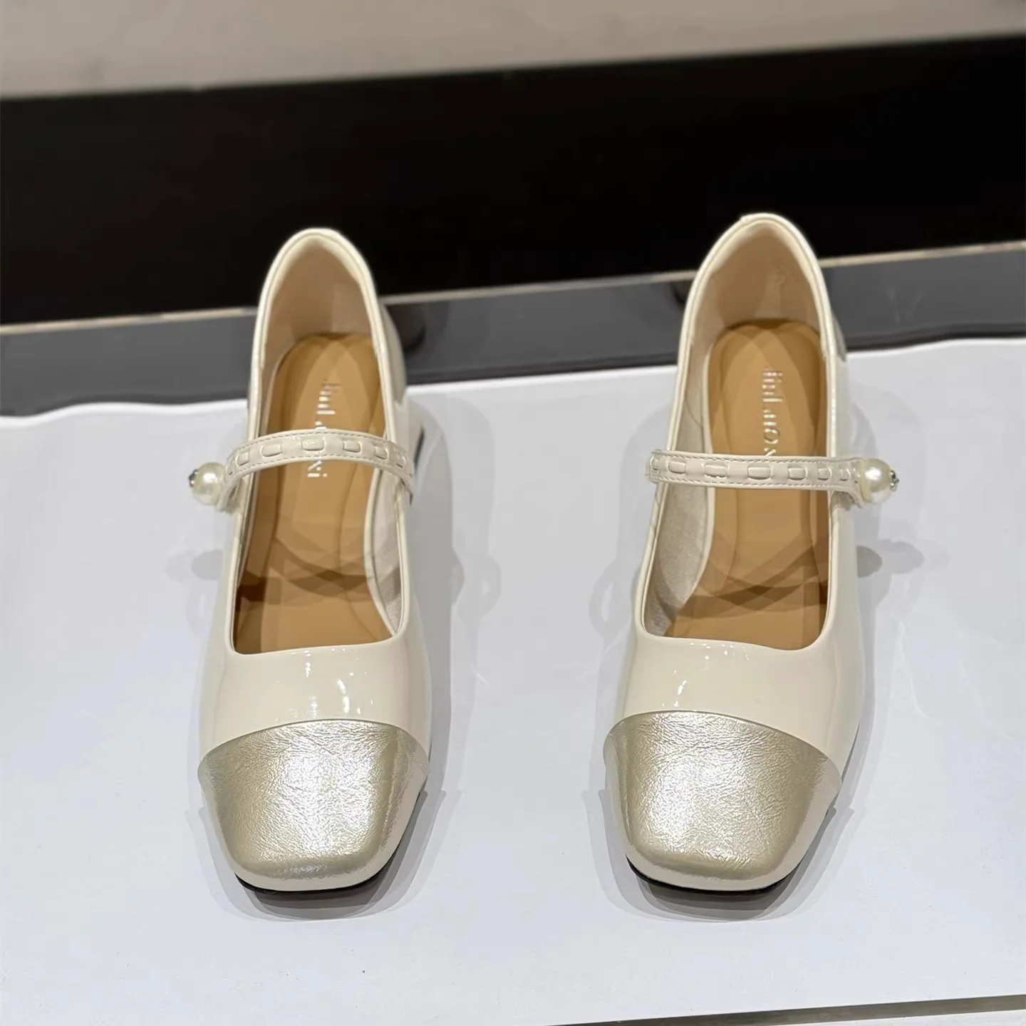 Damen elegante Mary Janes mit modischem Riemen und glänzender Vorderkappe Heidi Mode - Image 4