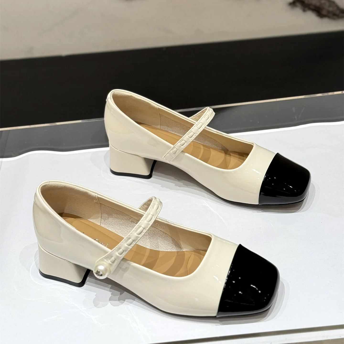 Damen elegante Mary Janes mit modischem Riemen und glänzender Vorderkappe Heidi Mode - Image 7