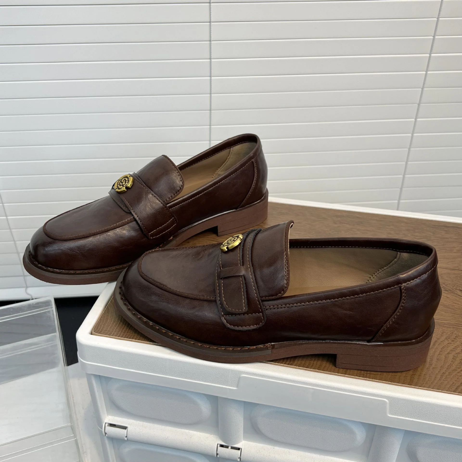 Damen Elegante Mokassins aus hochwertigem Leder mit dekorativem Schnallenverschluss Heidi Mode
