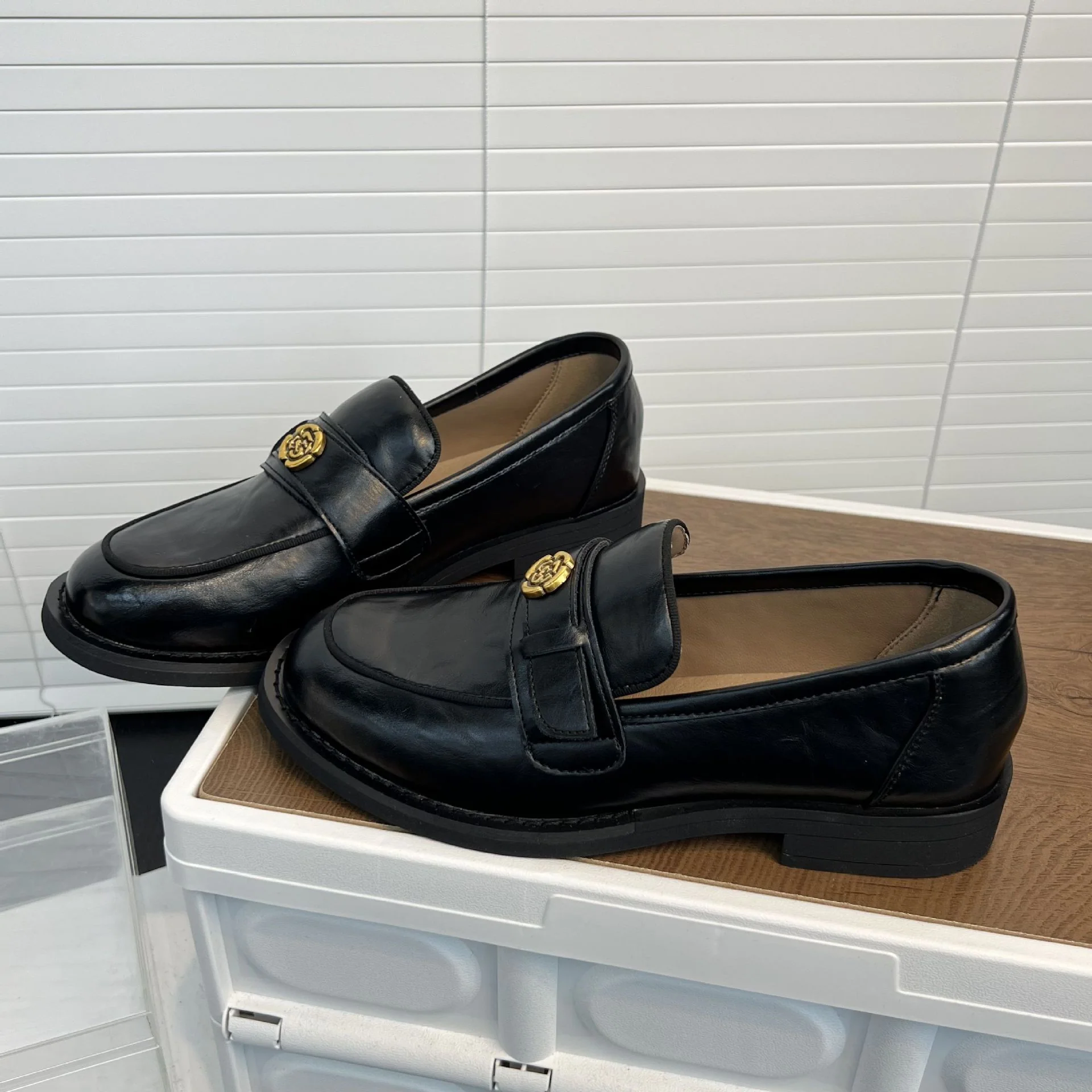 Damen Elegante Mokassins aus hochwertigem Leder mit dekorativem Schnallenverschluss Heidi Mode - Image 2