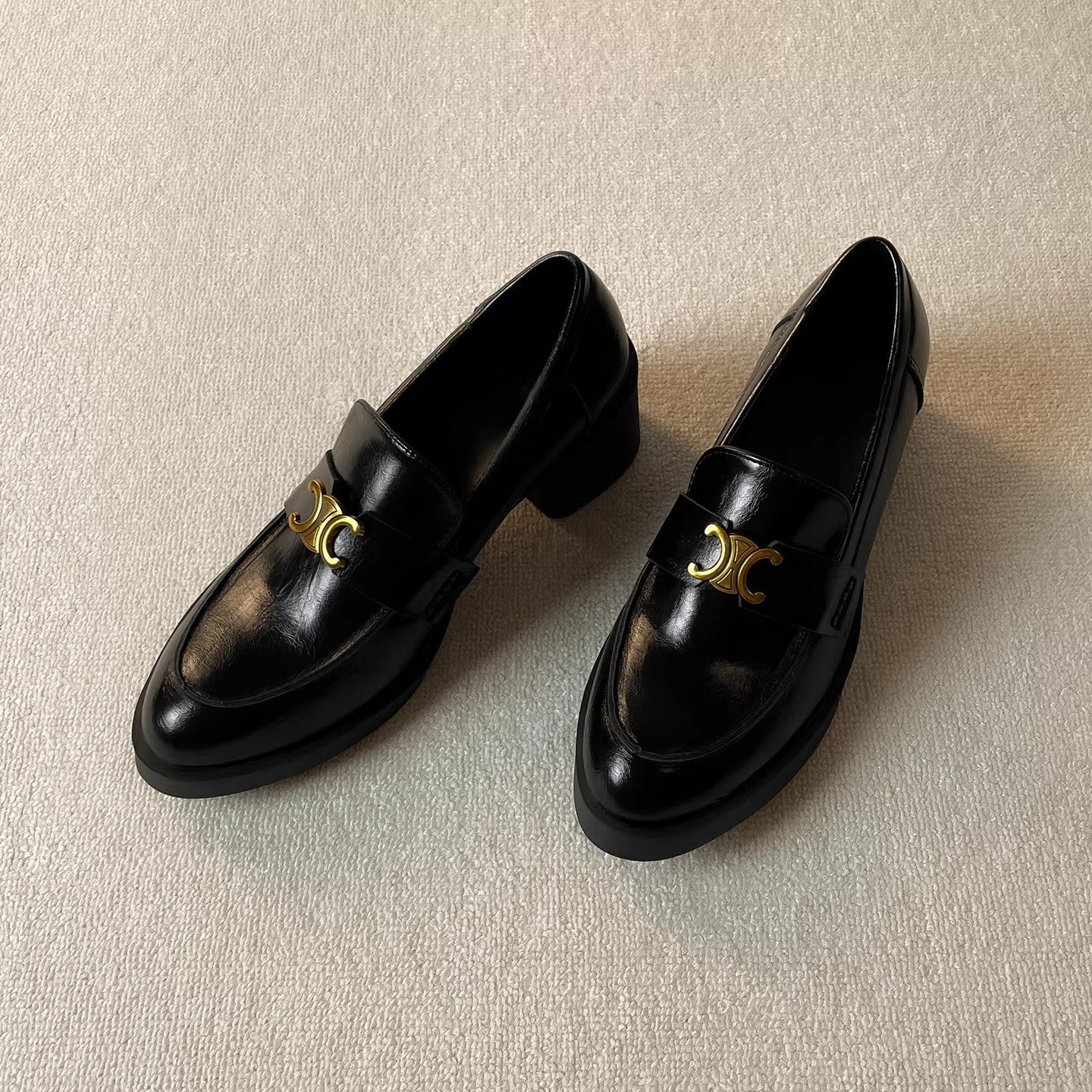 Damen Elegante Mokassins mit dekorativem Schnallenverschluss und hochwertigem Glanzleather Heidi Mode