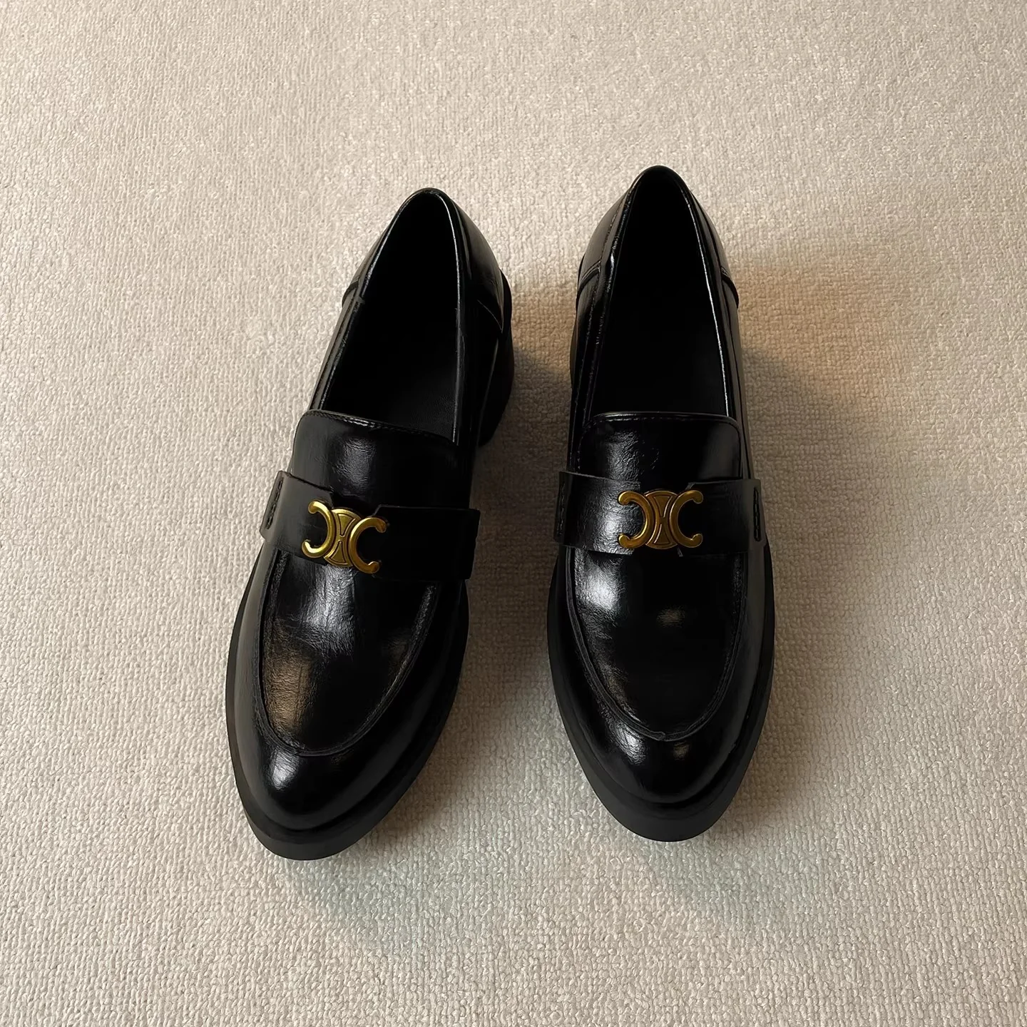 Damen Elegante Mokassins mit dekorativem Schnallenverschluss und hochwertigem Glanzleather Heidi Mode - Image 4