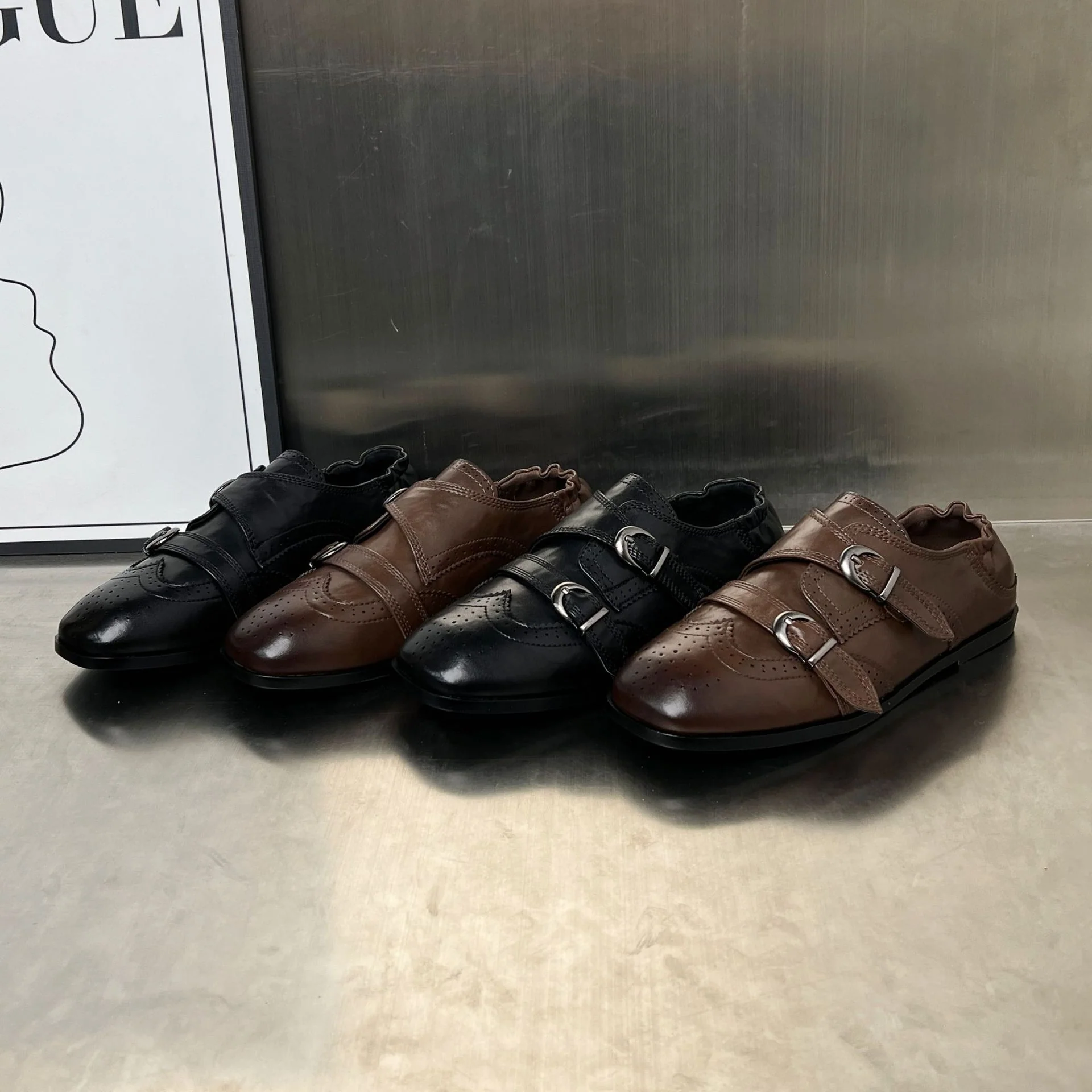 Damen Elegante Mokassins mit doppeltem Schnallenverschluss und perforiertem Design Heidi Mode - Image 3