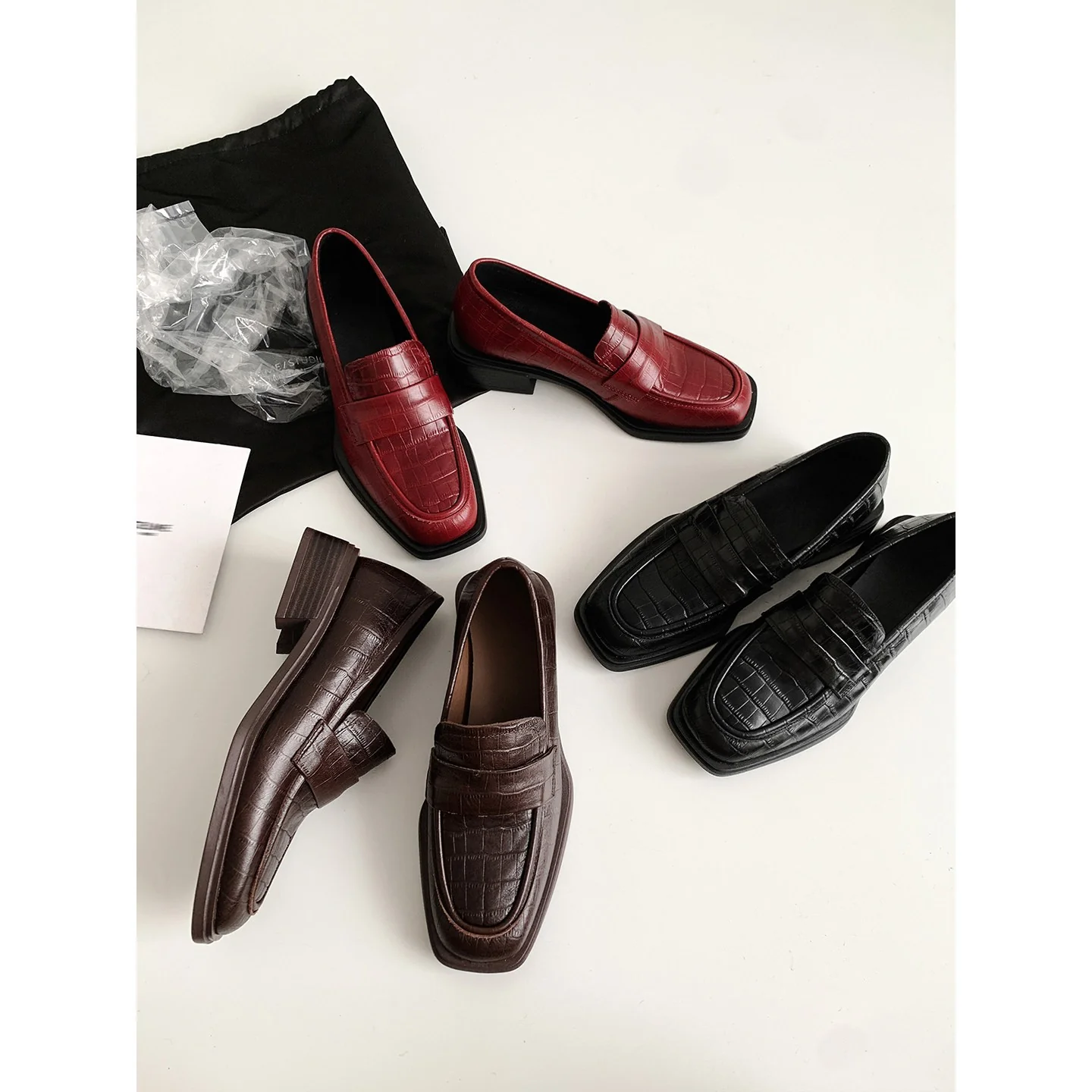 Damen Elegante Mokassins mit hochwertiger Krokodilprägung und komfortablem Blockabsatz Heidi Mode