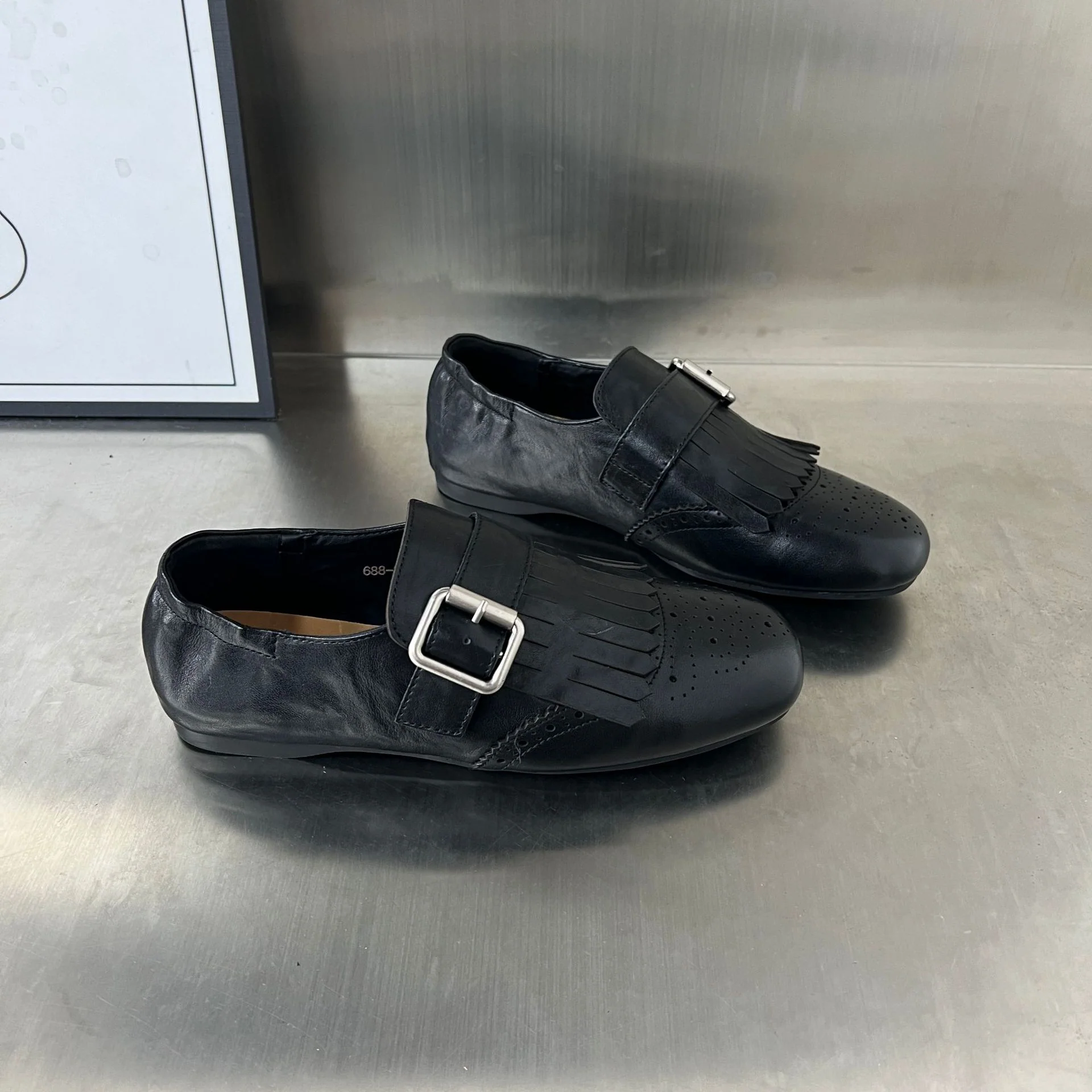 Damen Elegante Mokassins mit modischem Fransen-Design und dekorativer Schnalle Heidi Mode - Image 3