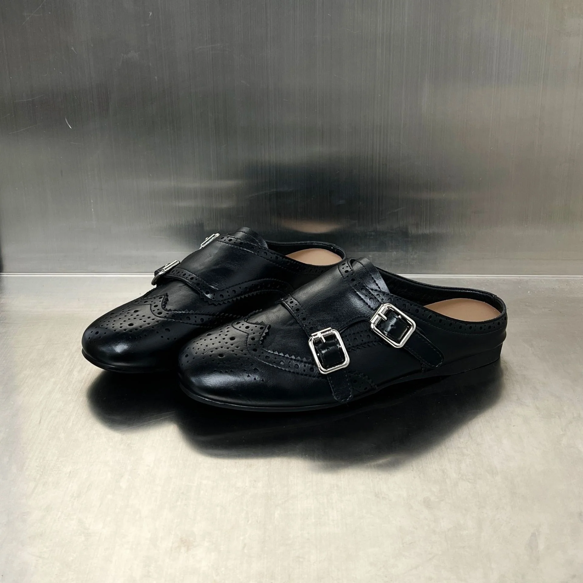Damen Elegante Mokassins mit modischen Schnallen und perforiertem Design Heidi Mode