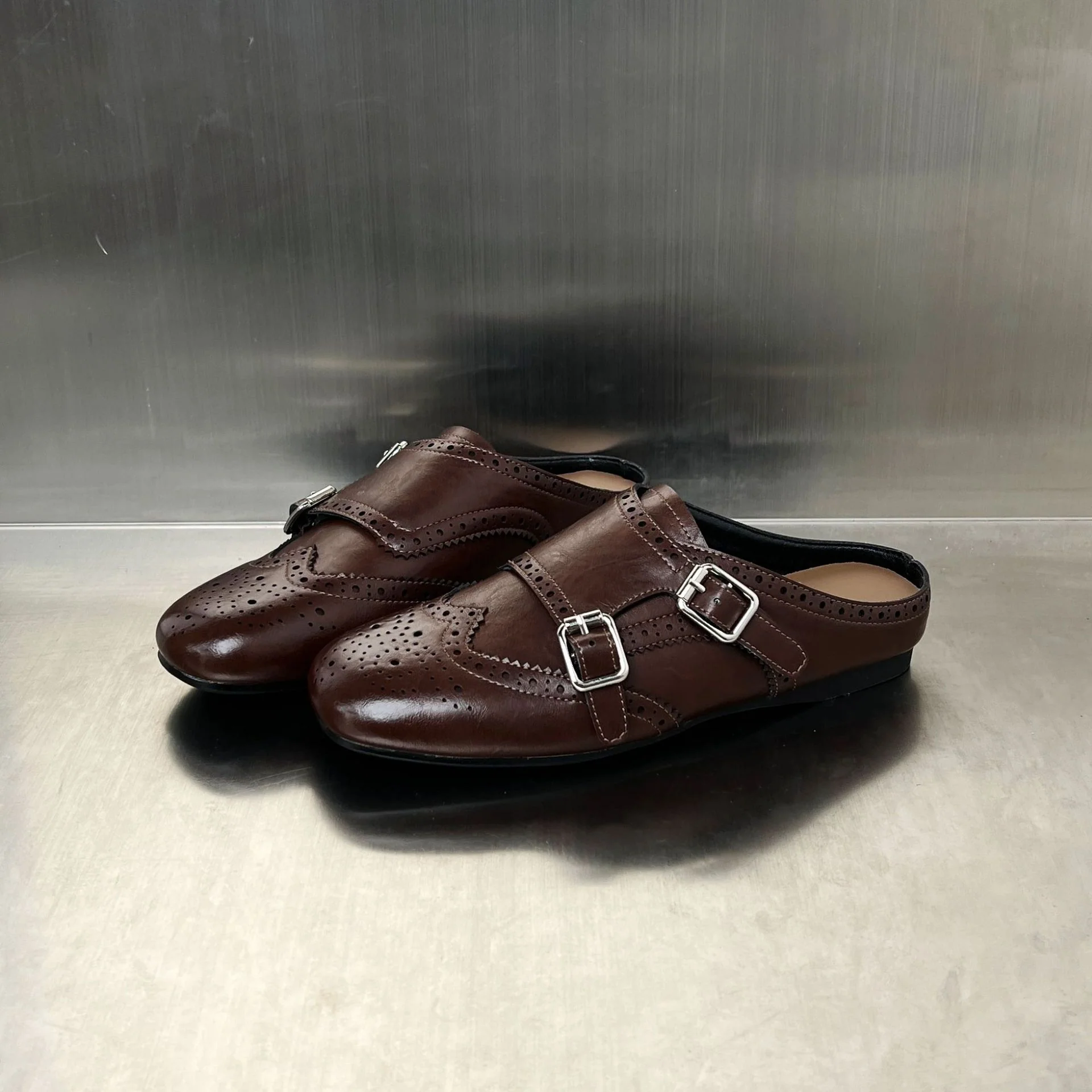 Damen Elegante Mokassins mit modischen Schnallen und perforiertem Design Heidi Mode - Image 2