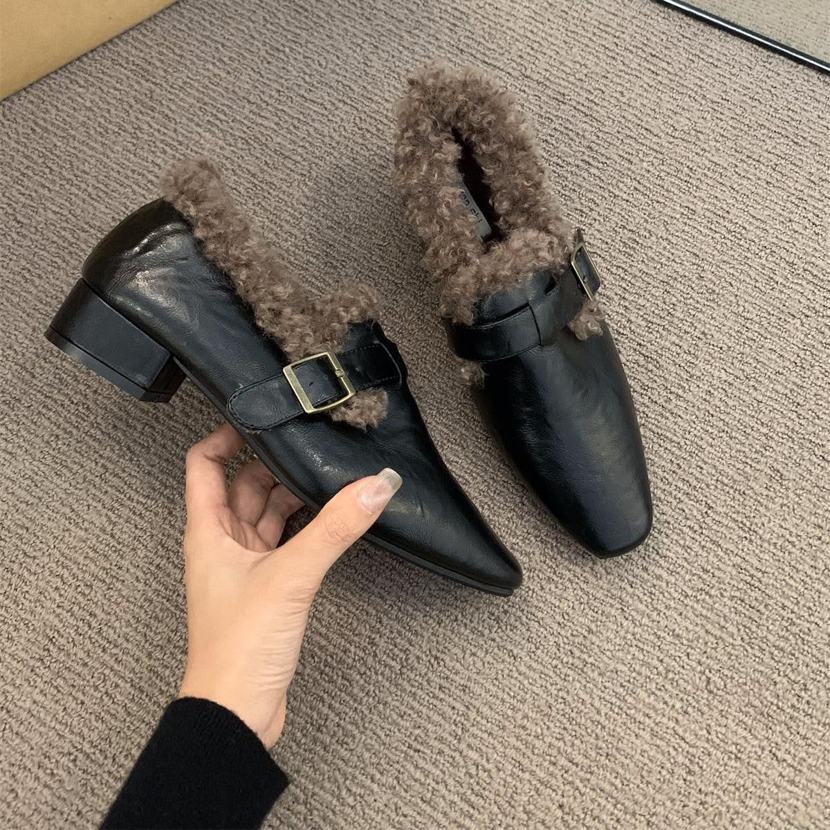 Damen Elegante Mokassins mit warmem Kunstfellkragen und modischer Schnalle Heidi Mode - Image 4