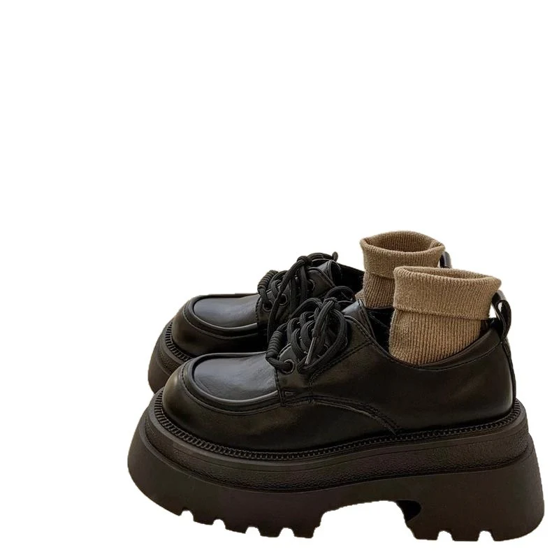 Damen Elegante Plateau Schnürschuhe mit glänzendem Obermaterial Heidi Mode - Image 5