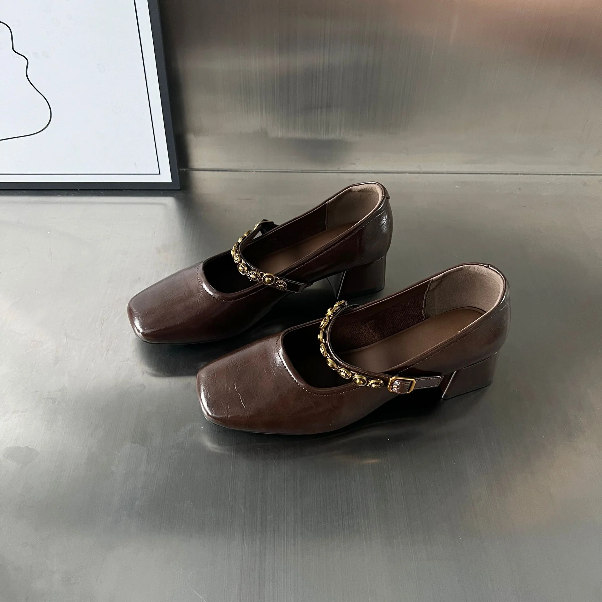 Damen Elegante Plateauschuhe mit dekorativen Schnallen und stabiler Blockabsatz Heidi Mode