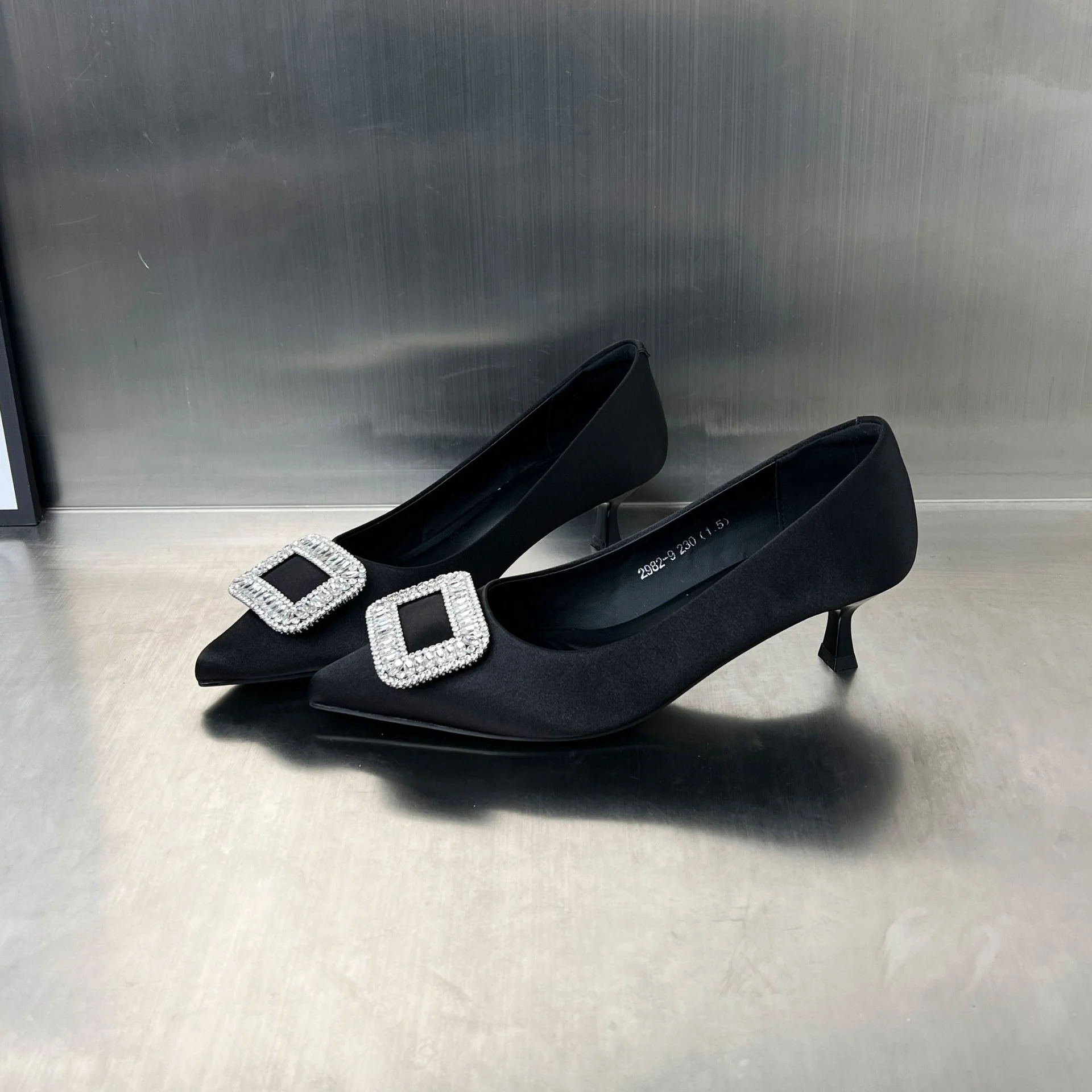 Damen elegante Pumps mit funkelndem Strass-Buckle und schickem Absatz Heidi Mode
