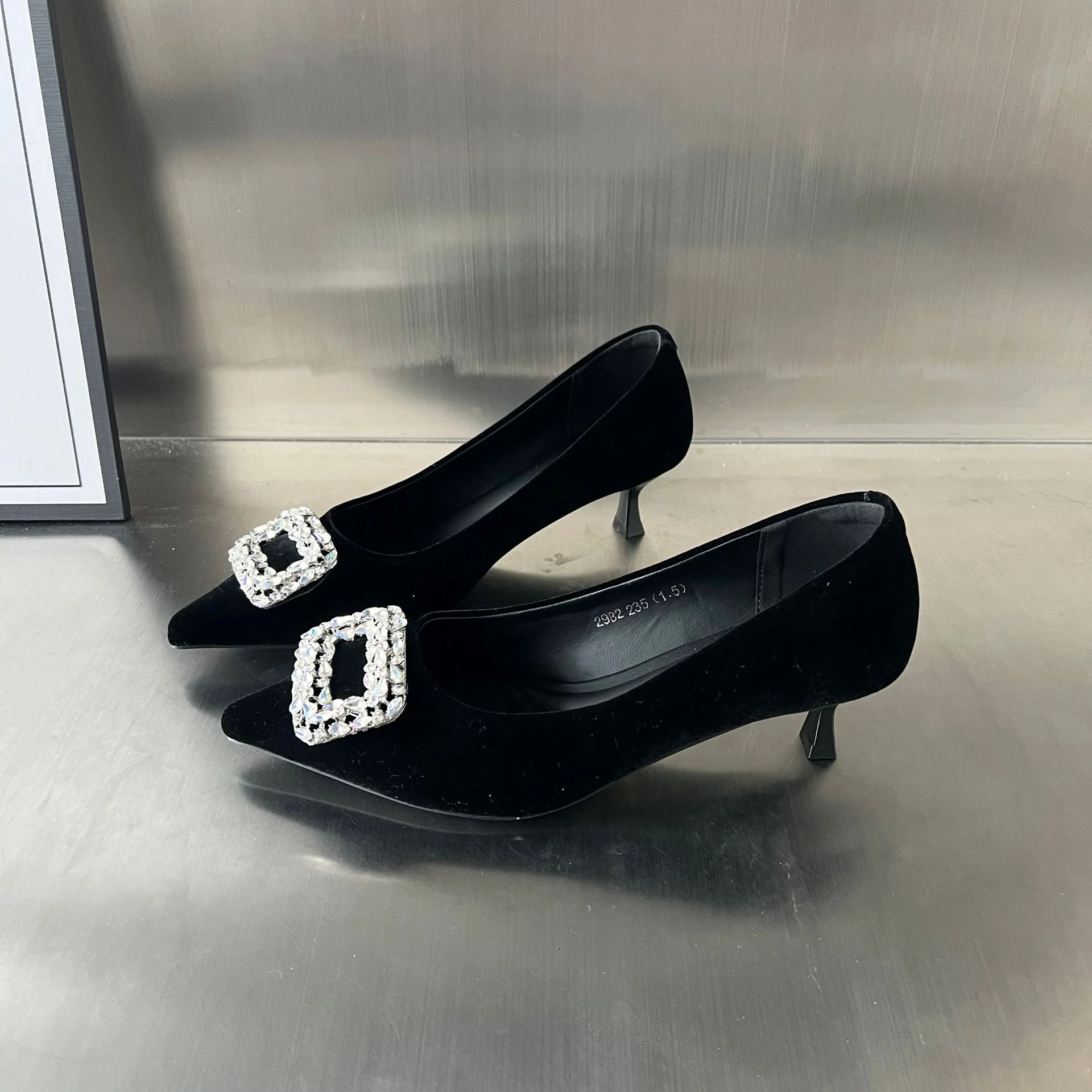 Damen elegante Pumps mit funkelnder Schmuckapplikation Heidi Mode