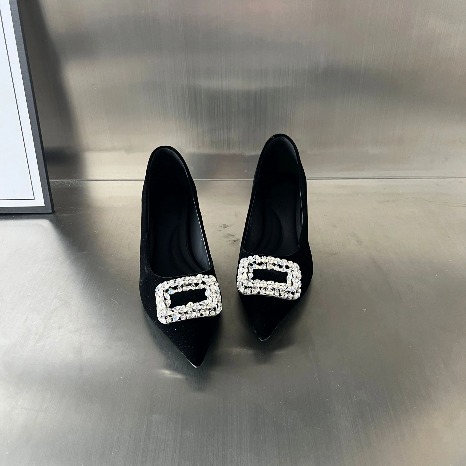 Damen elegante Pumps mit funkelnder Schmuckapplikation Heidi Mode - Image 5