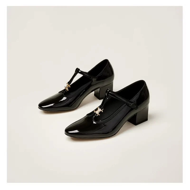 Damen elegante Pumps mit modischem T-Riemen und glänzender Oberfläche Heidi Mode