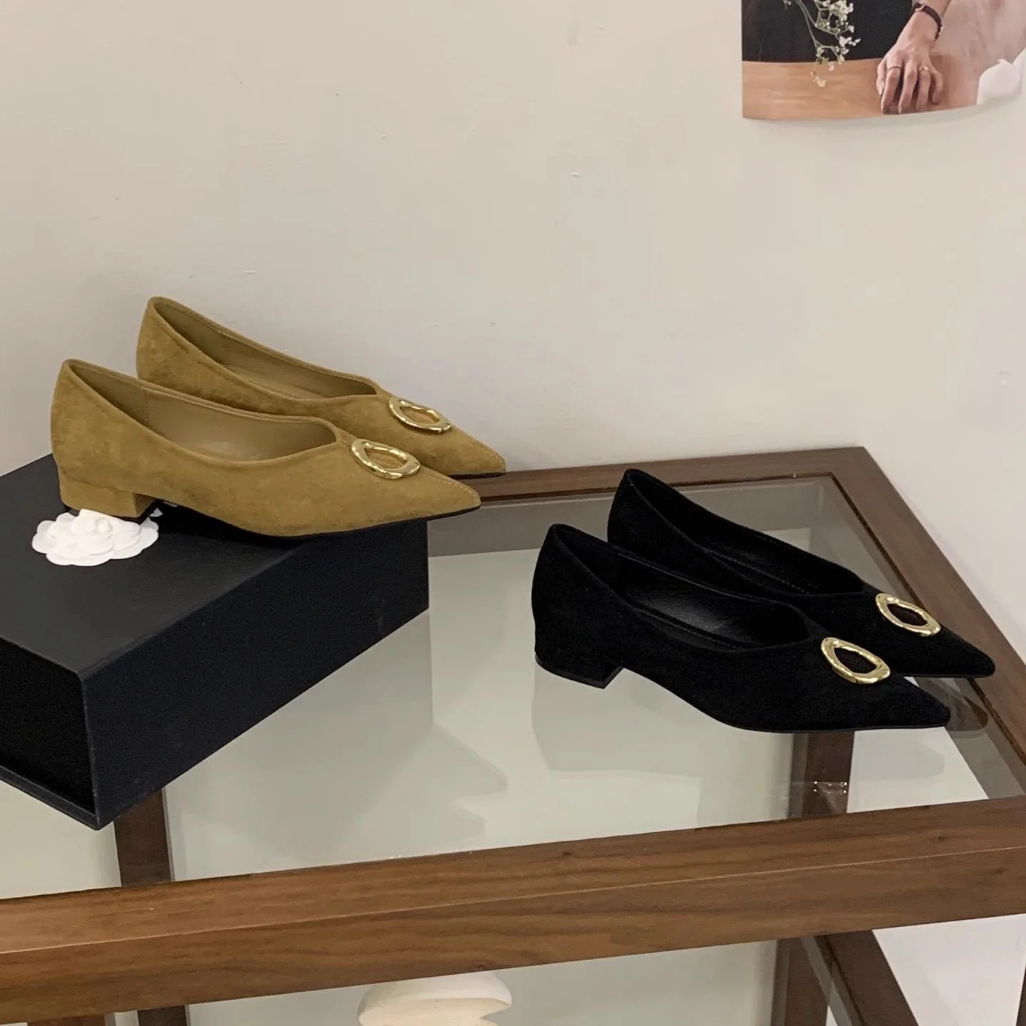 Damen elegante Pumps mit modischer Goldschnalle Heidi Mode - Image 2
