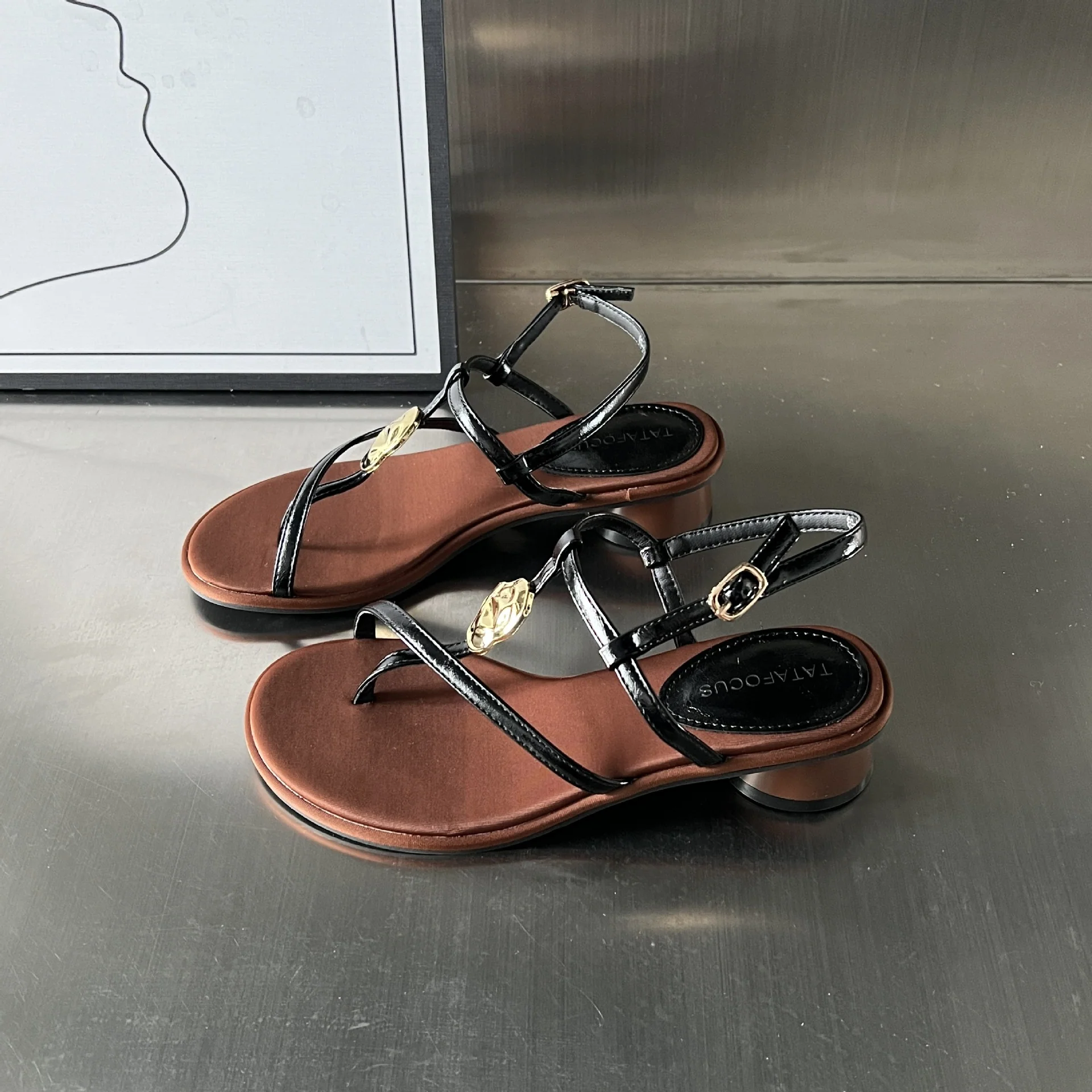 Damen Elegante Sandalen mit kostbaren Verzierungen und komfortablem Absatz Heidi Mode - Image 2