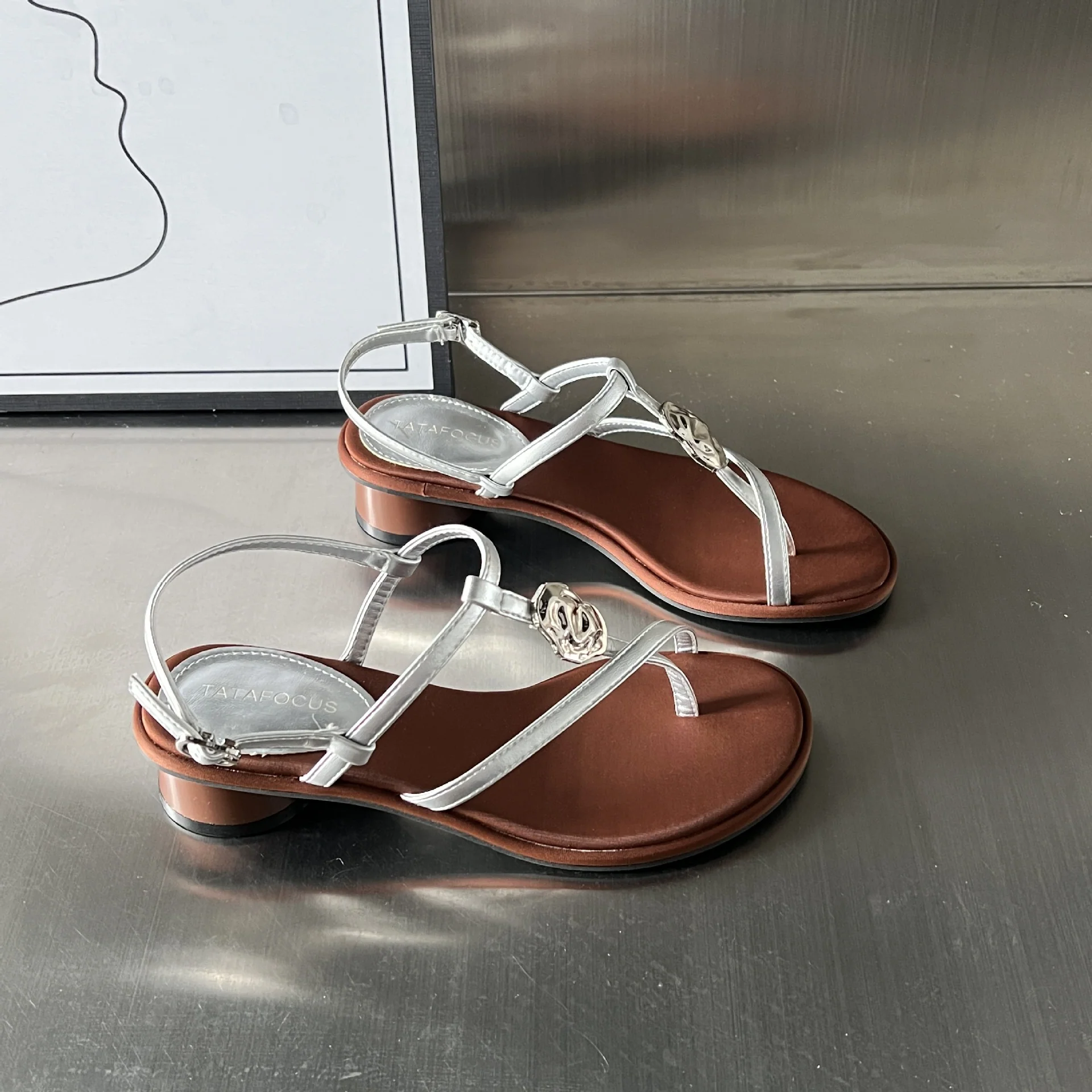 Damen Elegante Sandalen mit kostbaren Verzierungen und komfortablem Absatz Heidi Mode - Image 4
