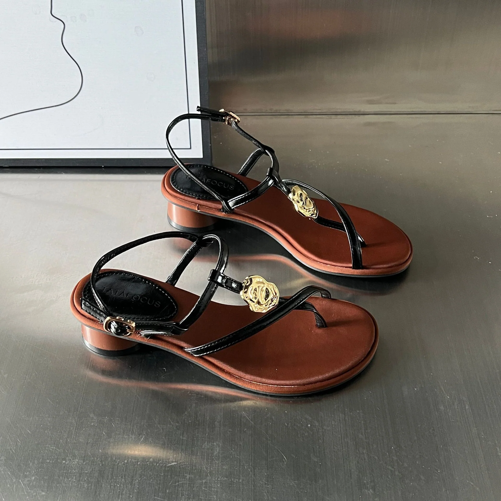 Damen Elegante Sandalen mit kostbaren Verzierungen und komfortablem Absatz Heidi Mode - Image 5