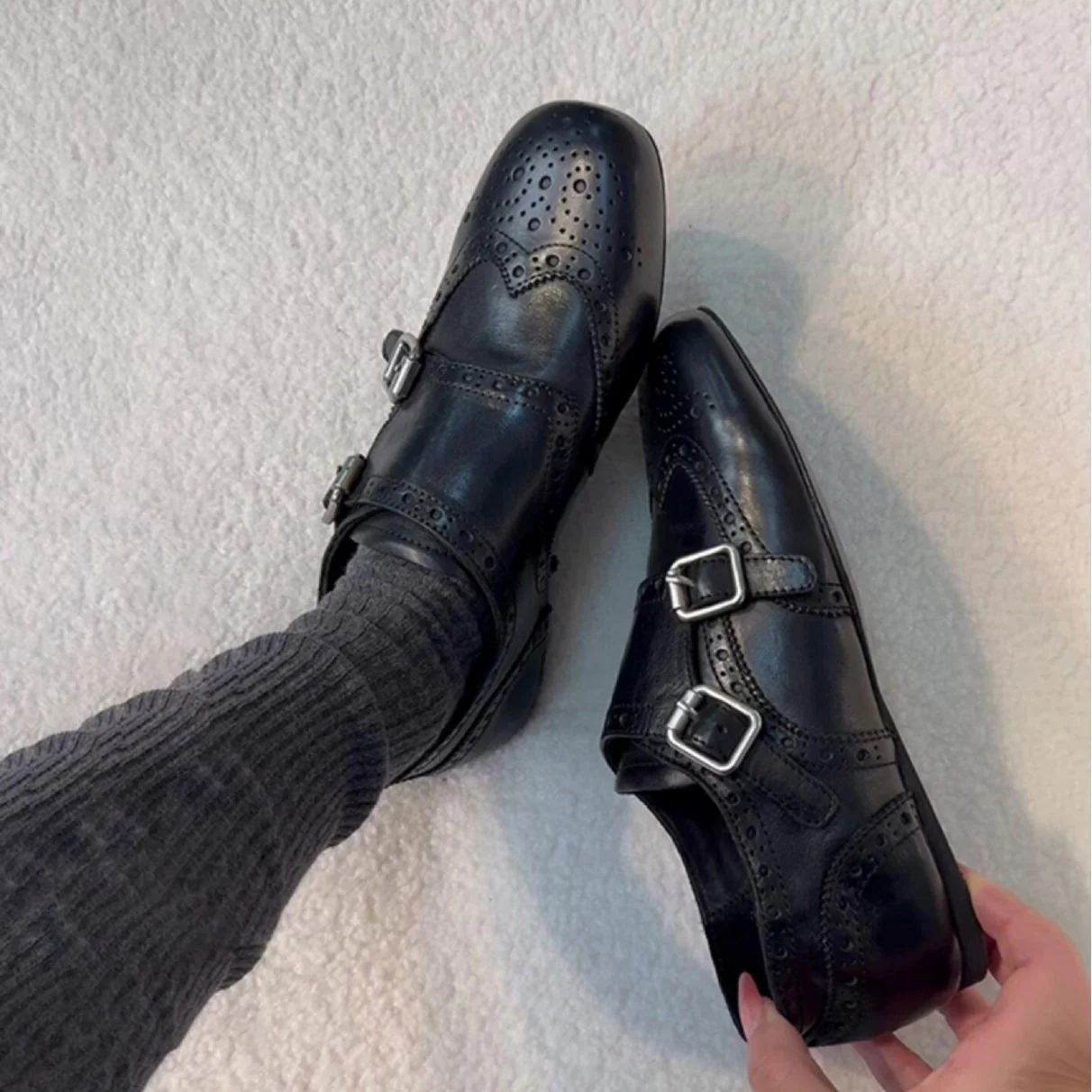 Damen Elegante Schnürschuhe mit doppeltem Schnallenverschluss und perforiertem Design Heidi Mode - Image 3
