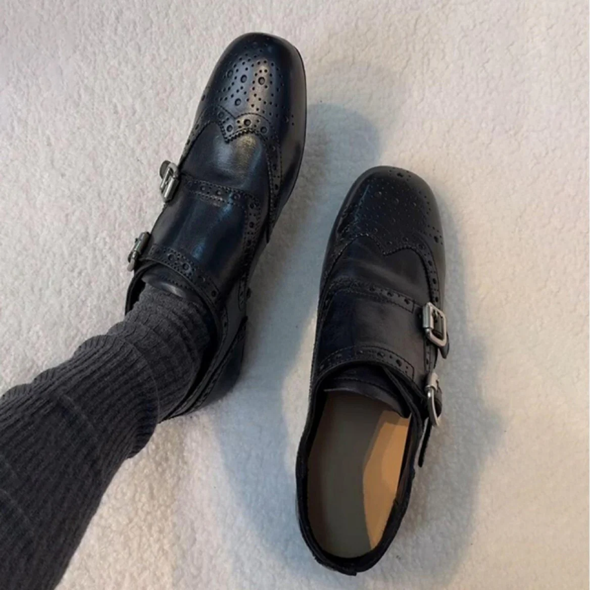 Damen Elegante Schnürschuhe mit doppeltem Schnallenverschluss und perforiertem Design Heidi Mode - Image 4