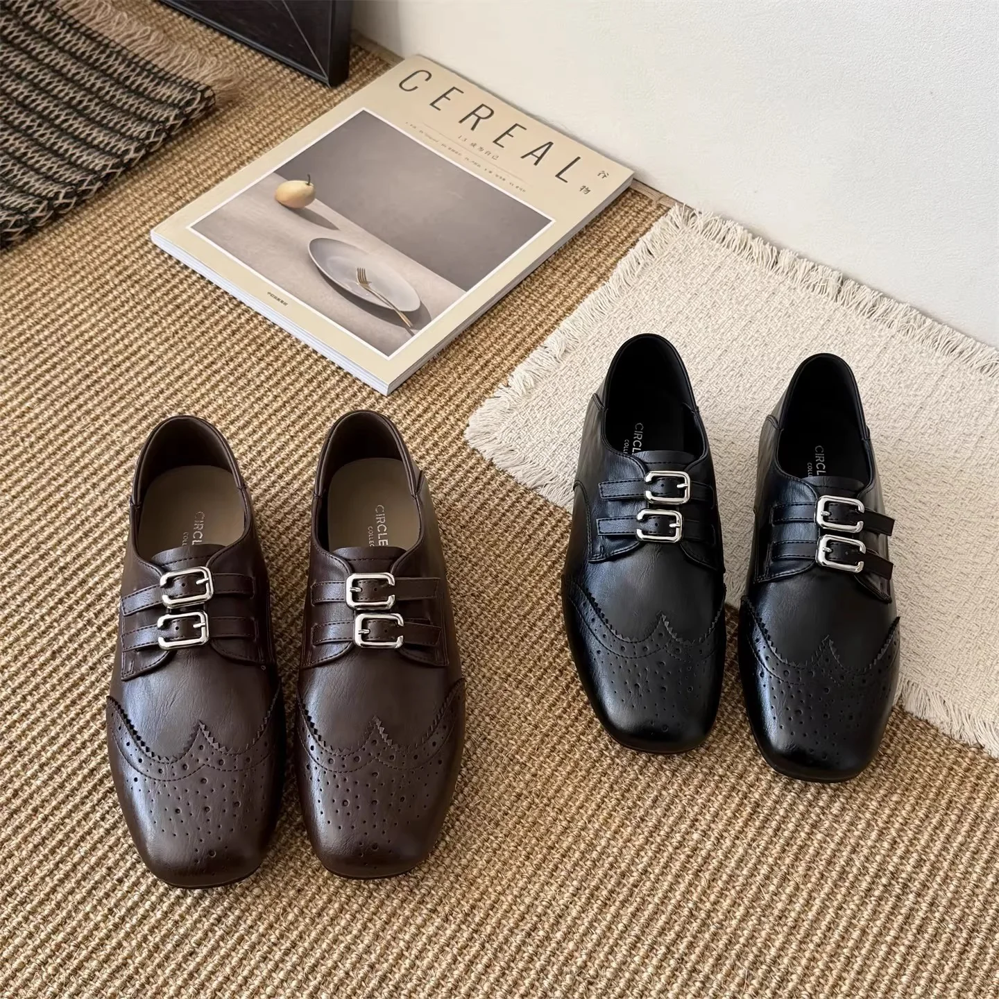 Damen Elegante Schnürschuhe mit doppeltem Schnallenverschluss und perforierten Details Heidi Mode