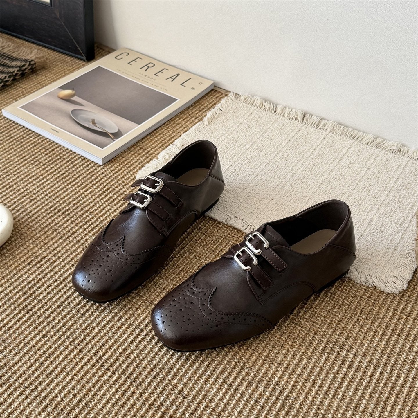 Damen Elegante Schnürschuhe mit doppeltem Schnallenverschluss und perforierten Details Heidi Mode - Image 4