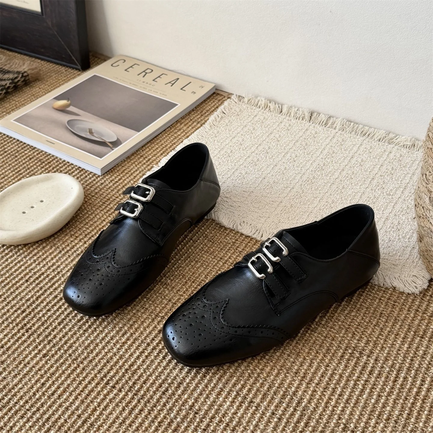 Damen Elegante Schnürschuhe mit doppeltem Schnallenverschluss und perforierten Details Heidi Mode - Image 7