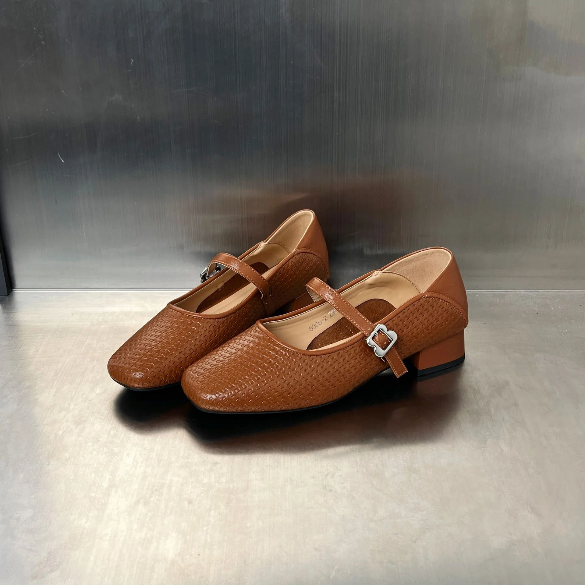 Damen Elegante Schnürschuhe mit modischer Riemenverzierung und bequemer Blockabsatz Heidi Mode - Image 2