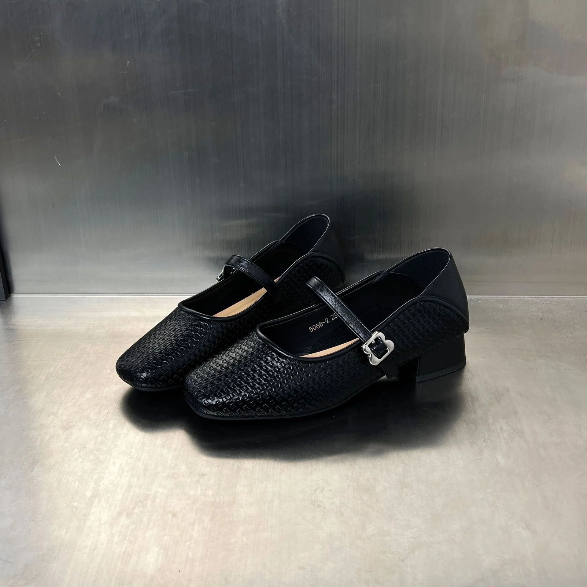 Damen Elegante Schnürschuhe mit modischer Riemenverzierung und bequemer Blockabsatz Heidi Mode - Image 8
