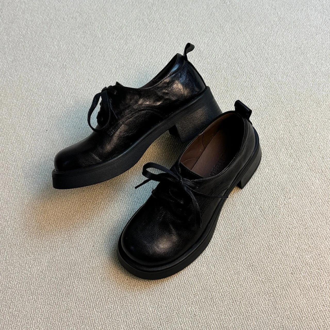 Damen Elegante Schnürschuhe mit robustem Blockabsatz und flexibler Sohle Heidi Mode - Image 2