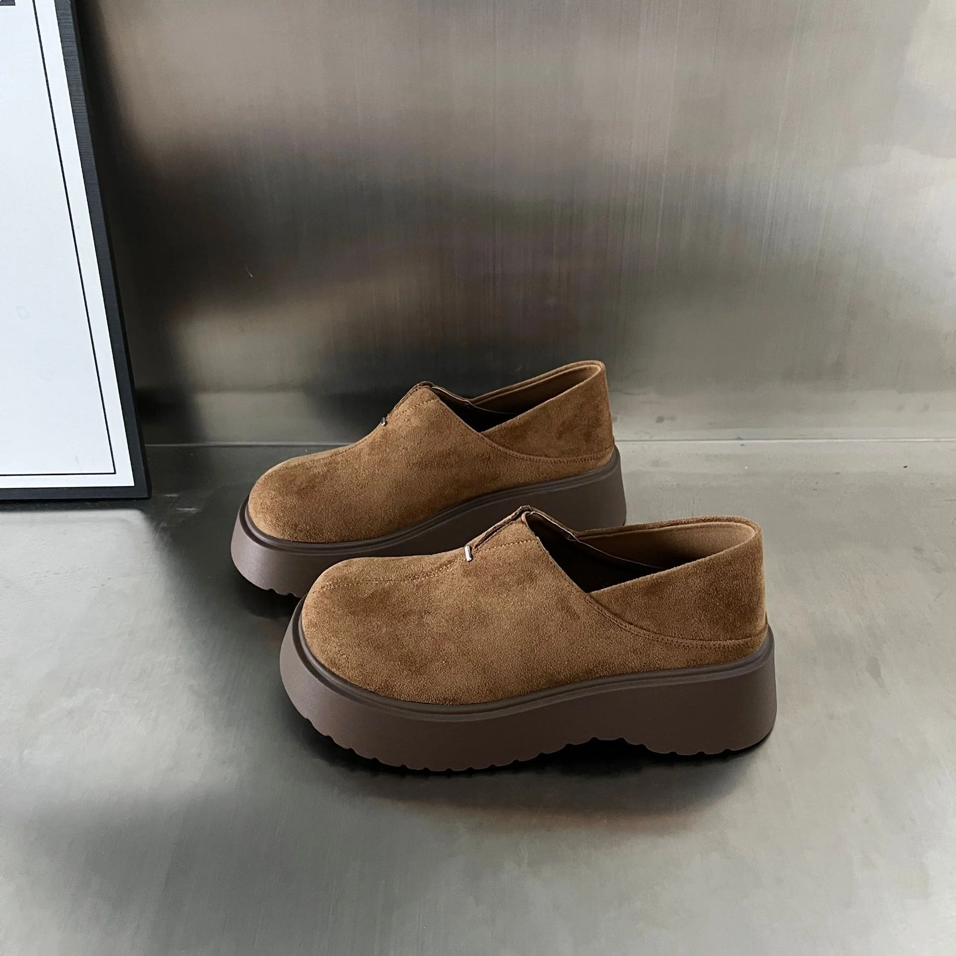Damen elegante Slip-On Sneaker mit einem bequemen Plateau und hochwertiger Wildleder-Oberfläche Heidi Mode - Image 2