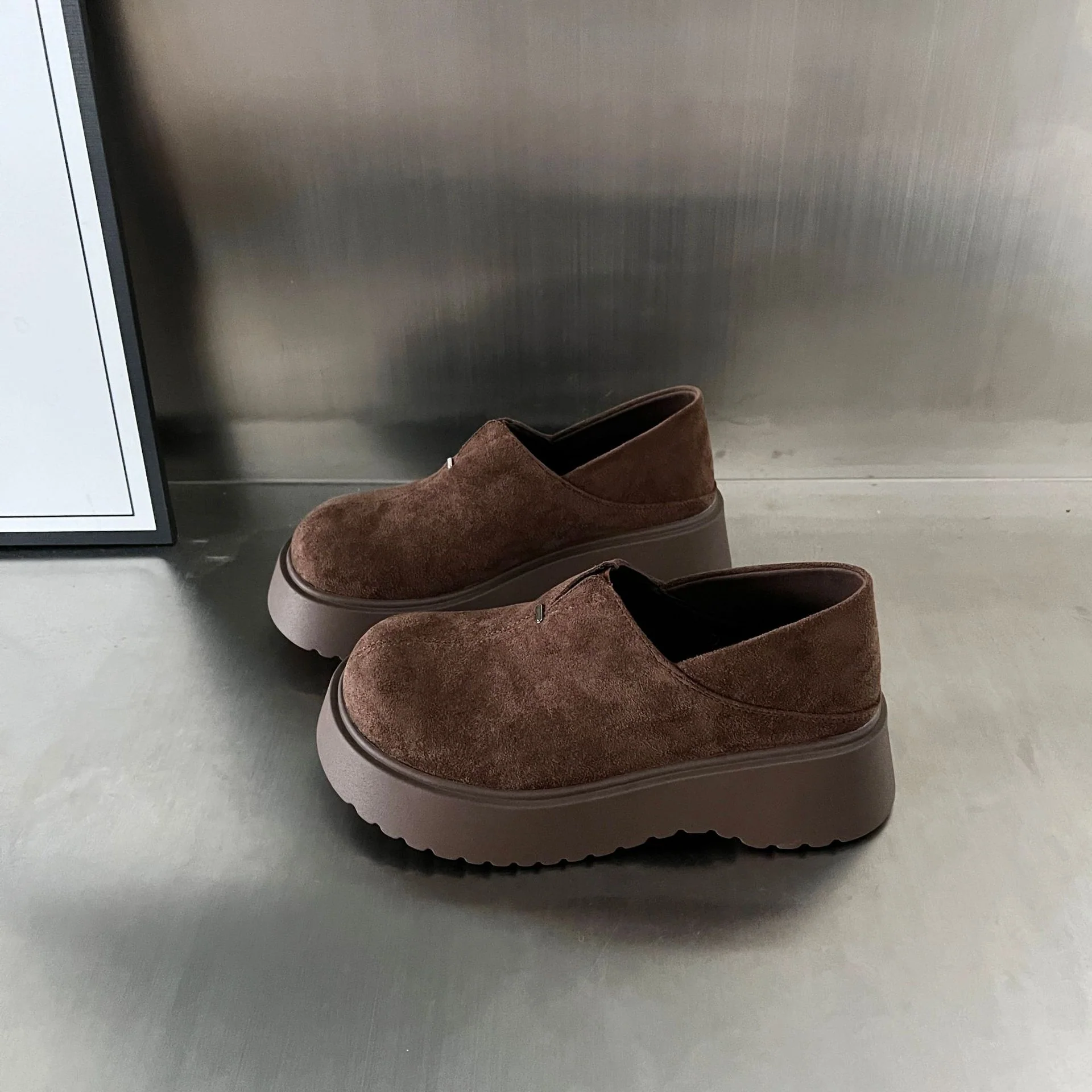 Damen elegante Slip-On Sneaker mit einem bequemen Plateau und hochwertiger Wildleder-Oberfläche Heidi Mode - Image 6