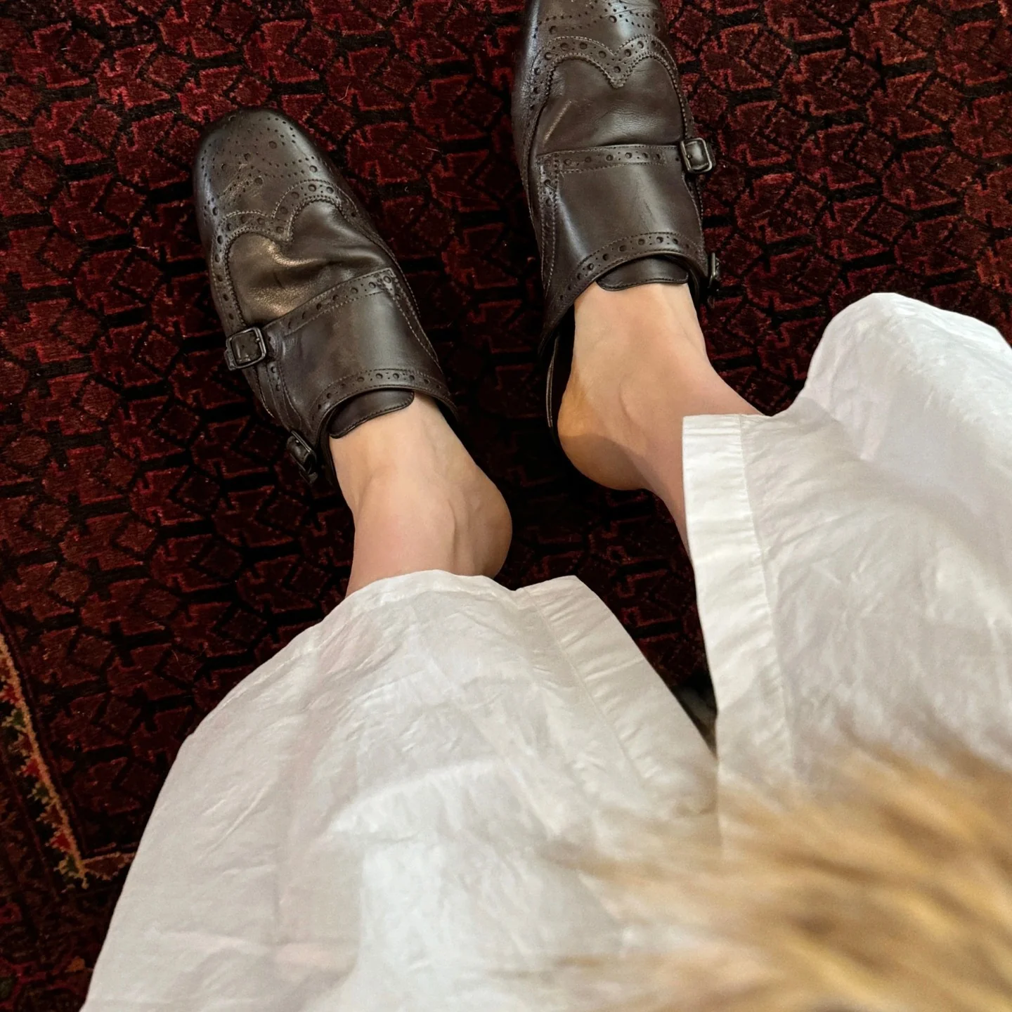 Damen elegante Slipper mit doppeltem Schnallenverschluss und klassischem Brogue-Muster Heidi Mode - Image 4