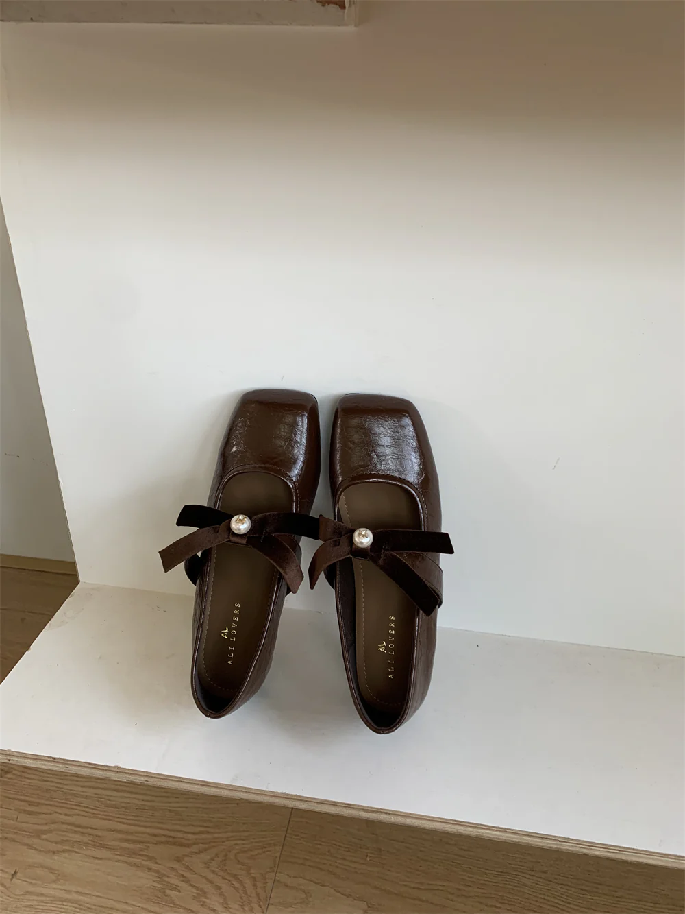 Damen Elegante Slipper mit eleganter Schleife und Perl-Details Heidi Mode - Image 6