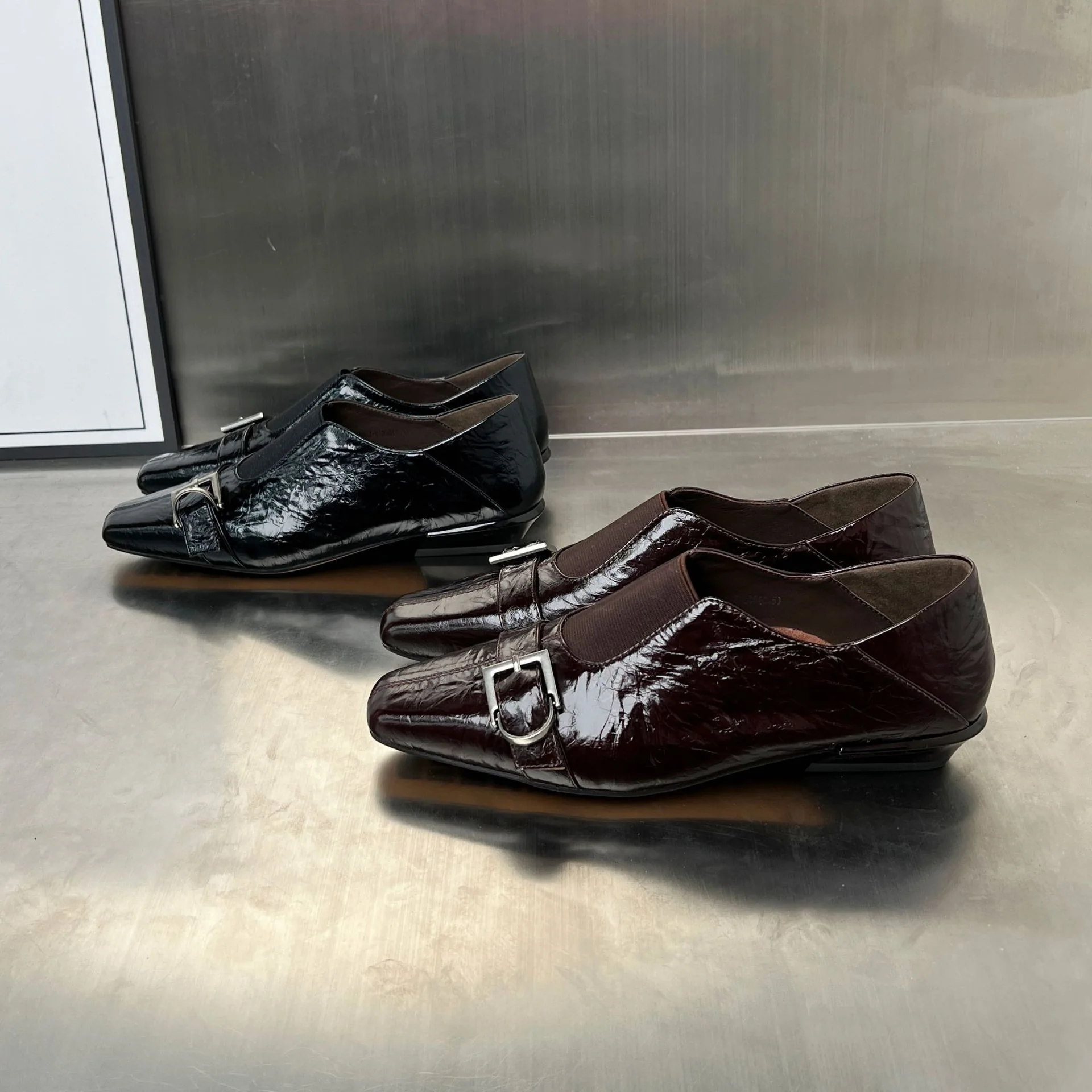 Damen Elegante Slipper mit modischem Schnallenverschluss und hochwertiger Oberflächenstruktur Heidi Mode - Image 3