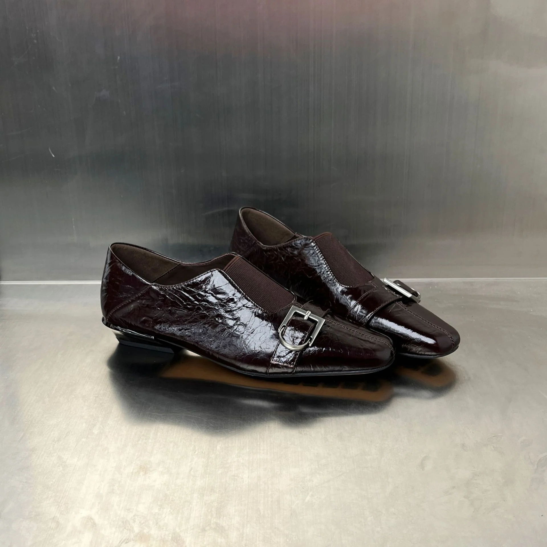 Damen Elegante Slipper mit modischem Schnallenverschluss und hochwertiger Oberflächenstruktur Heidi Mode - Image 4