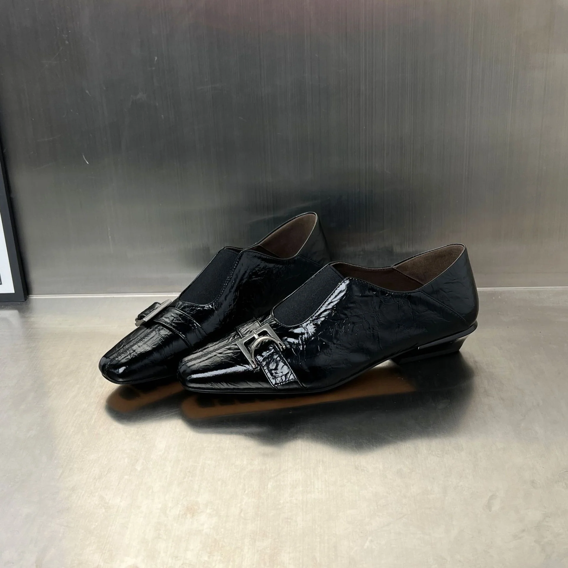 Damen Elegante Slipper mit modischem Schnallenverschluss und hochwertiger Oberflächenstruktur Heidi Mode - Image 7