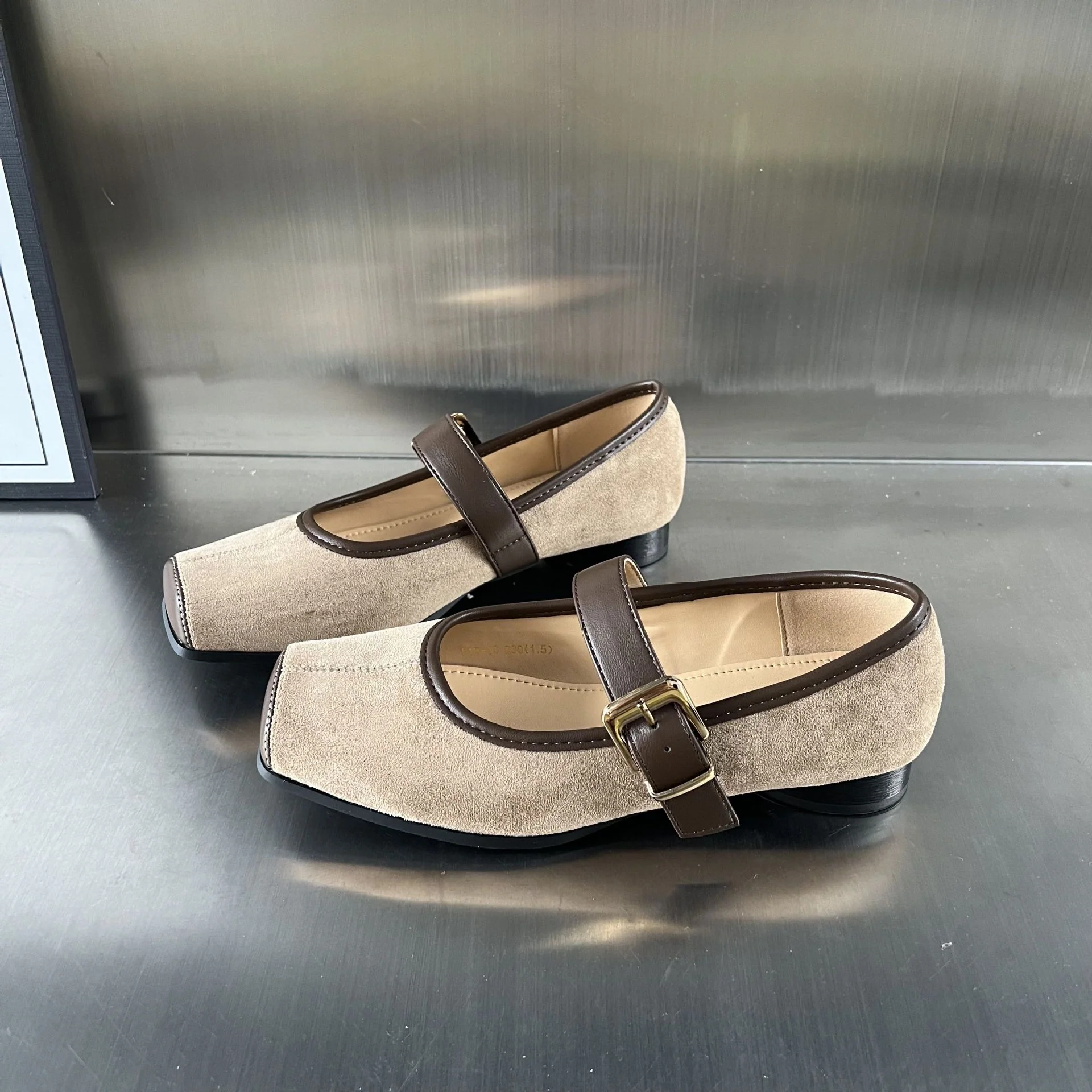 Damen elegante Slipper mit modischer Riemenverzierung und hochwertiger Veloursoberfläche Heidi Mode - Image 6