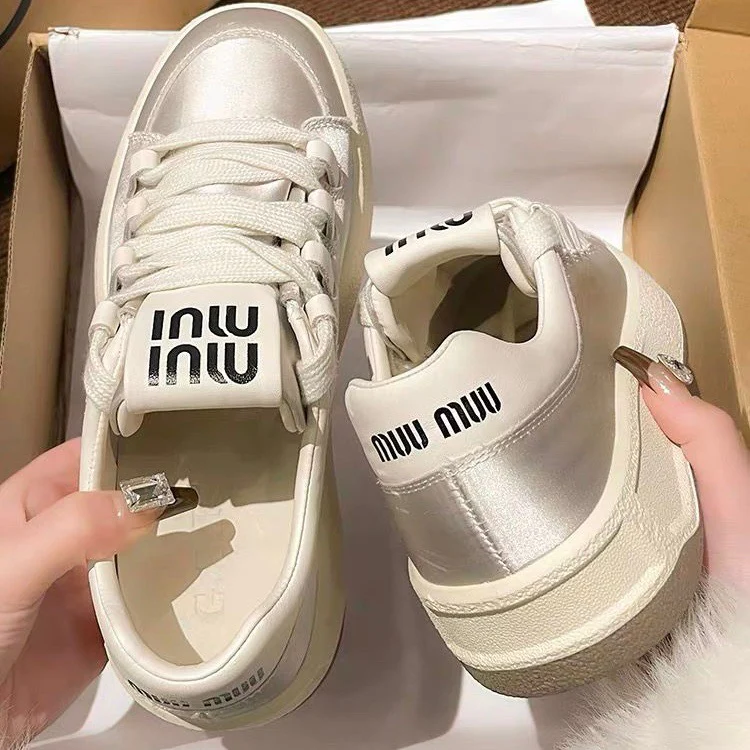 Damen Elegante Sneakers mit glattem Obermaterial und breiter Sohle Heidi Mode - Image 2