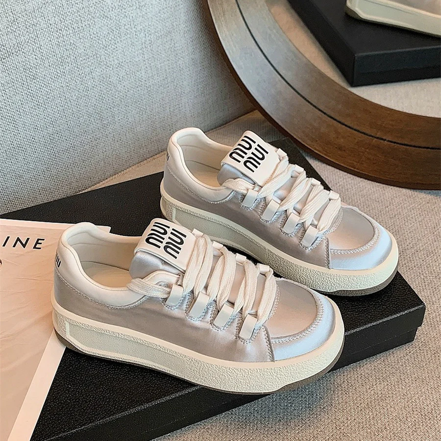 Damen Elegante Sneakers mit glattem Obermaterial und breiter Sohle Heidi Mode - Image 6