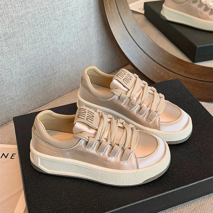 Damen Elegante Sneakers mit glattem Obermaterial und breiter Sohle Heidi Mode - Image 7