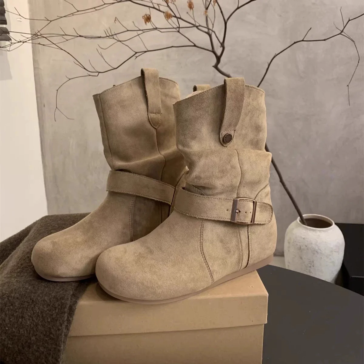 Damen Elegante Stiefel mit modischem Riemendesign und bequemer Passform Heidi Mode
