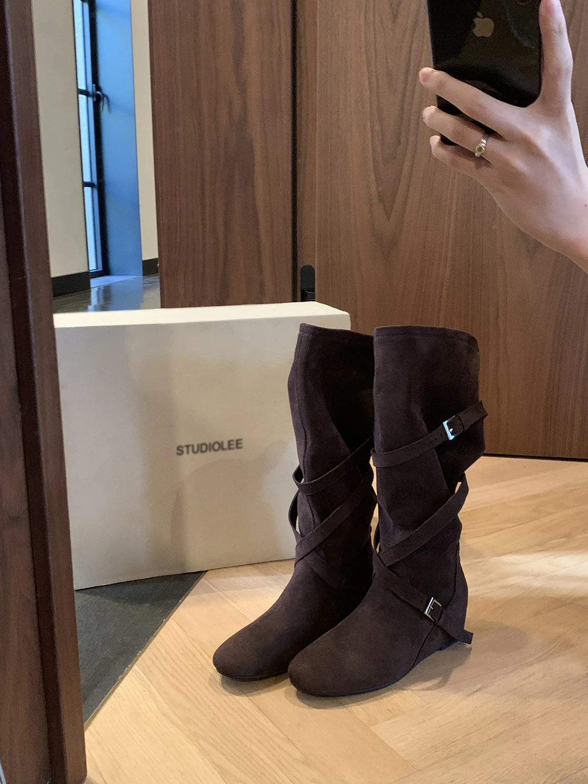 Damen Elegante Stiefel mit verstellbarem Riemen und komfortablem Fußbett Heidi Mode - Image 8
