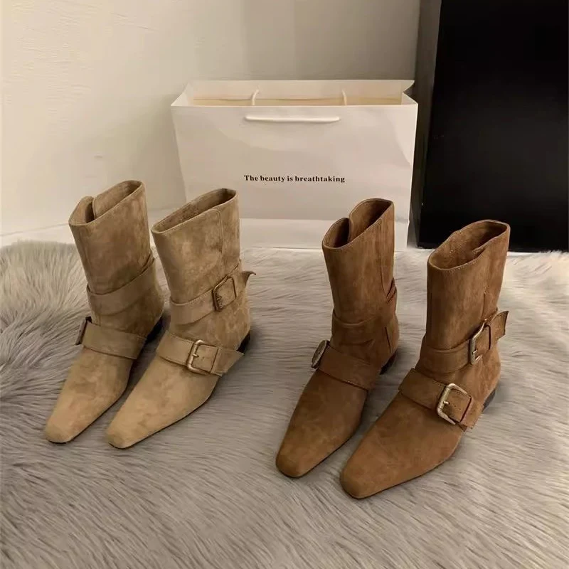 Damen elegante Stiefeletten aus hochwertigem Wildleder mit verstellbarem Riemen und spitzem Schnitt Heidi Mode