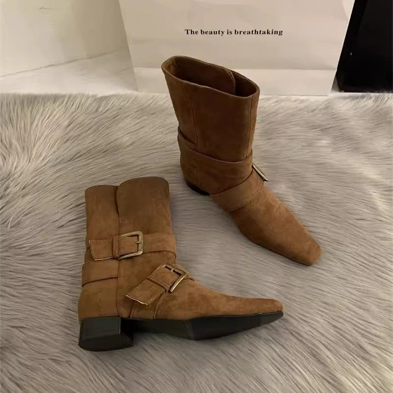 Damen elegante Stiefeletten aus hochwertigem Wildleder mit verstellbarem Riemen und spitzem Schnitt Heidi Mode - Image 4