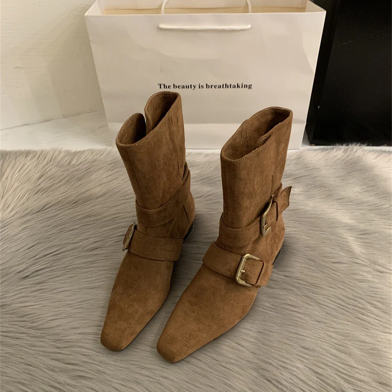 Damen elegante Stiefeletten aus hochwertigem Wildleder mit verstellbarem Riemen und spitzem Schnitt Heidi Mode - Image 7
