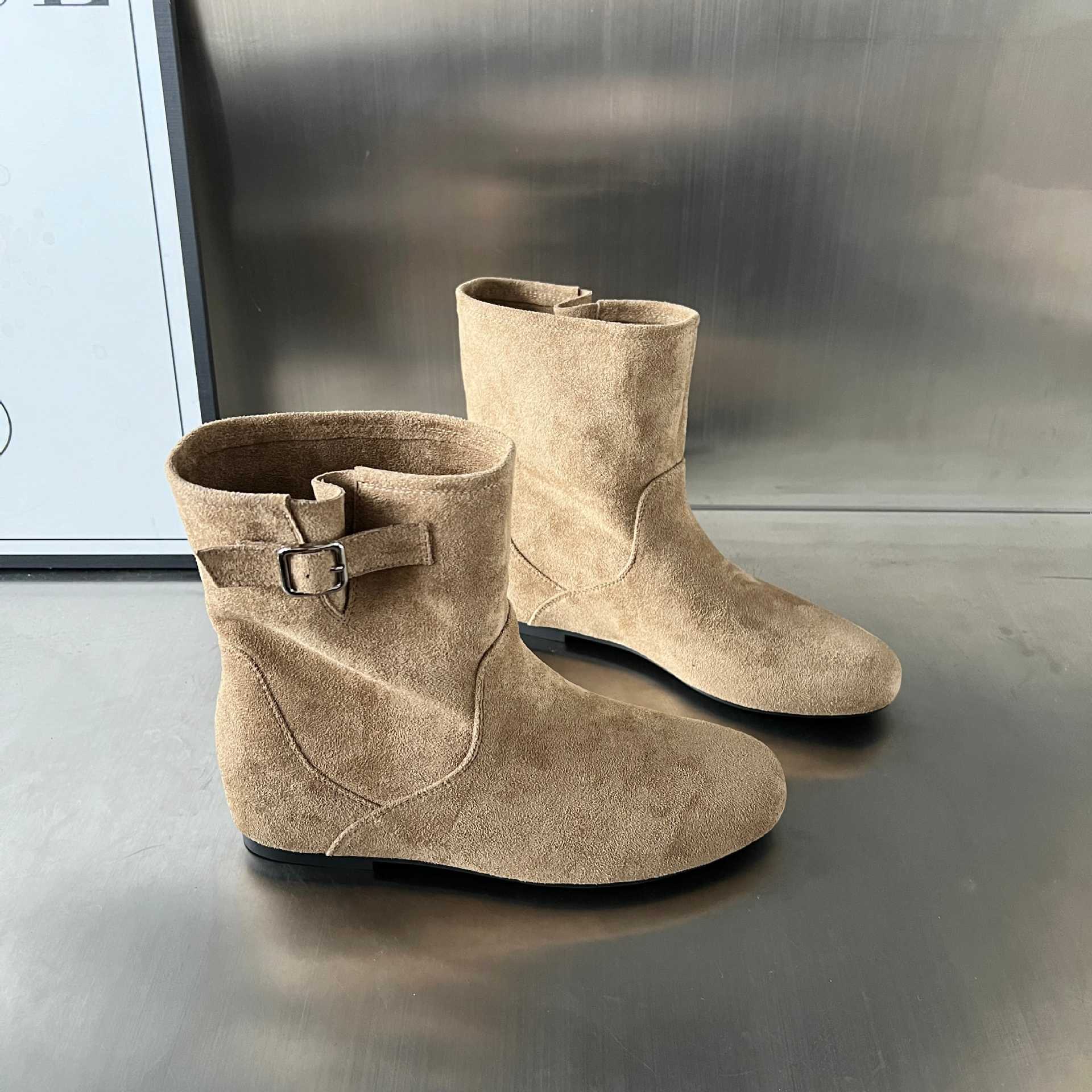 Damen elegante Stiefeletten aus weichem Wildleder mit modischem Schnallenverschluss Heidi Mode - Image 4